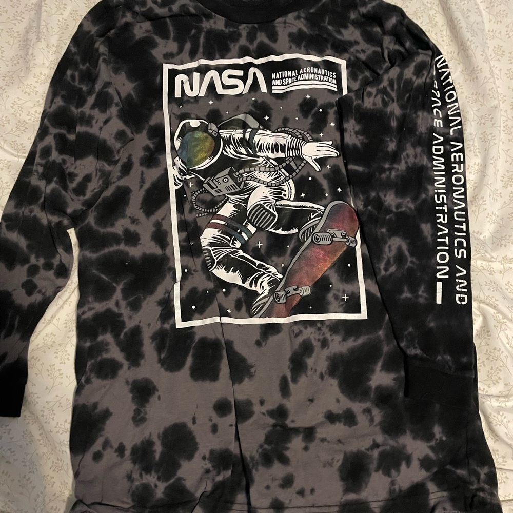 Long sleeve NASA shirt by eighty eight size 14 in boys Black and gray